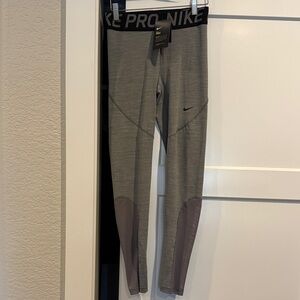 WOMANS NIKE PRO TRAINING PANTS SZ. M